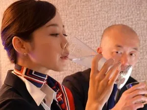 Anh xã thất nghiệp, vợ đi làm tài xế giao hàng và cái kết