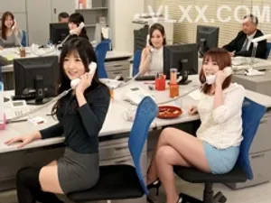 Đang học bài mà chị gái cứ thế này sao chịu nổi